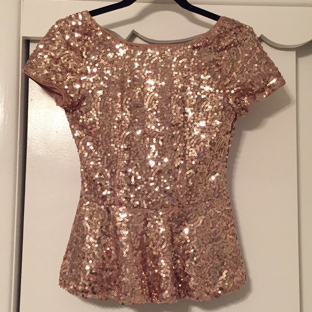 Gold sequined short-sleeves top with zip up back